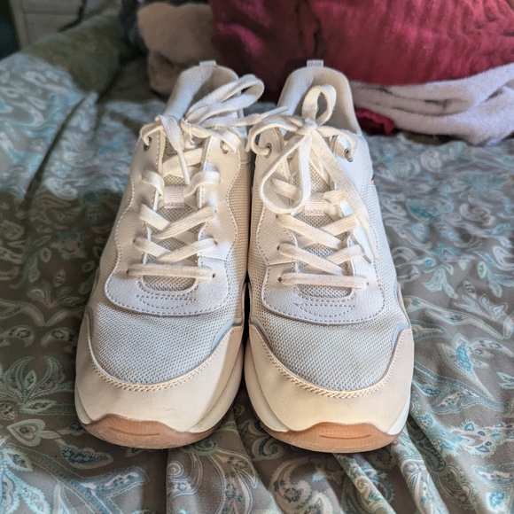 Sketcher's Women's Platform Sneakers in white and beige - Picture 3 of 7